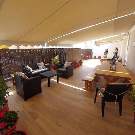 Central Apartment Near The Beach With Huge Private Terrace Loutráki Dış mekan fotoğraf