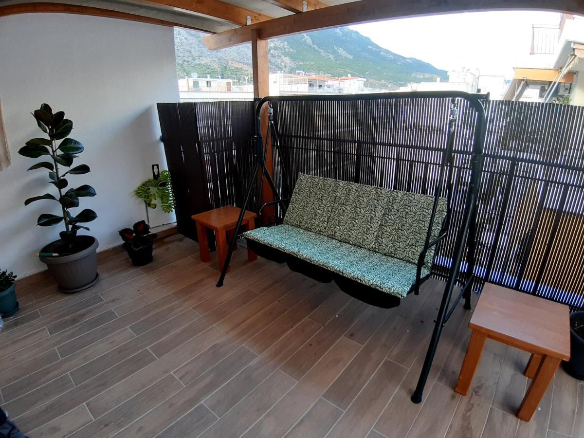 Central Apartment Near The Beach With Huge Private Terrace Loutráki Dış mekan fotoğraf