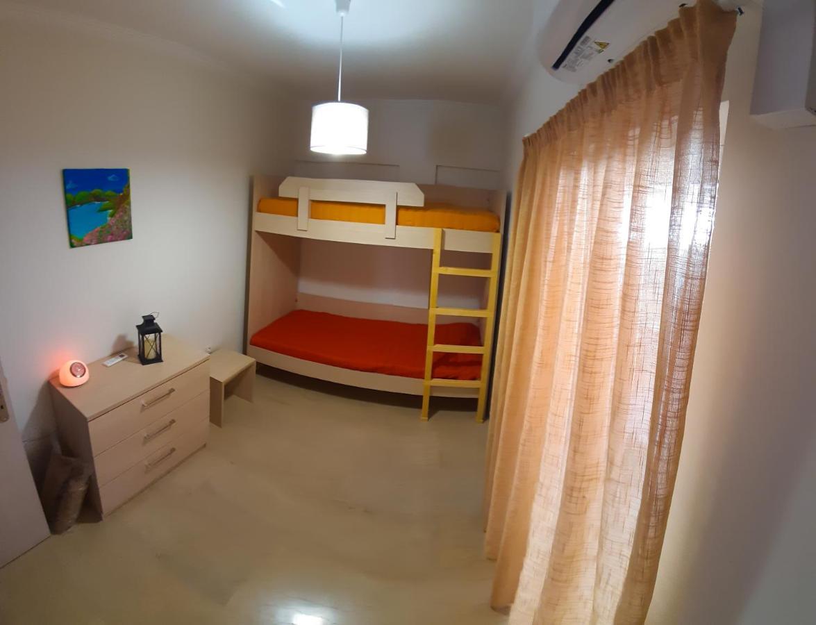Central Apartment Near The Beach With Huge Private Terrace Loutráki Dış mekan fotoğraf