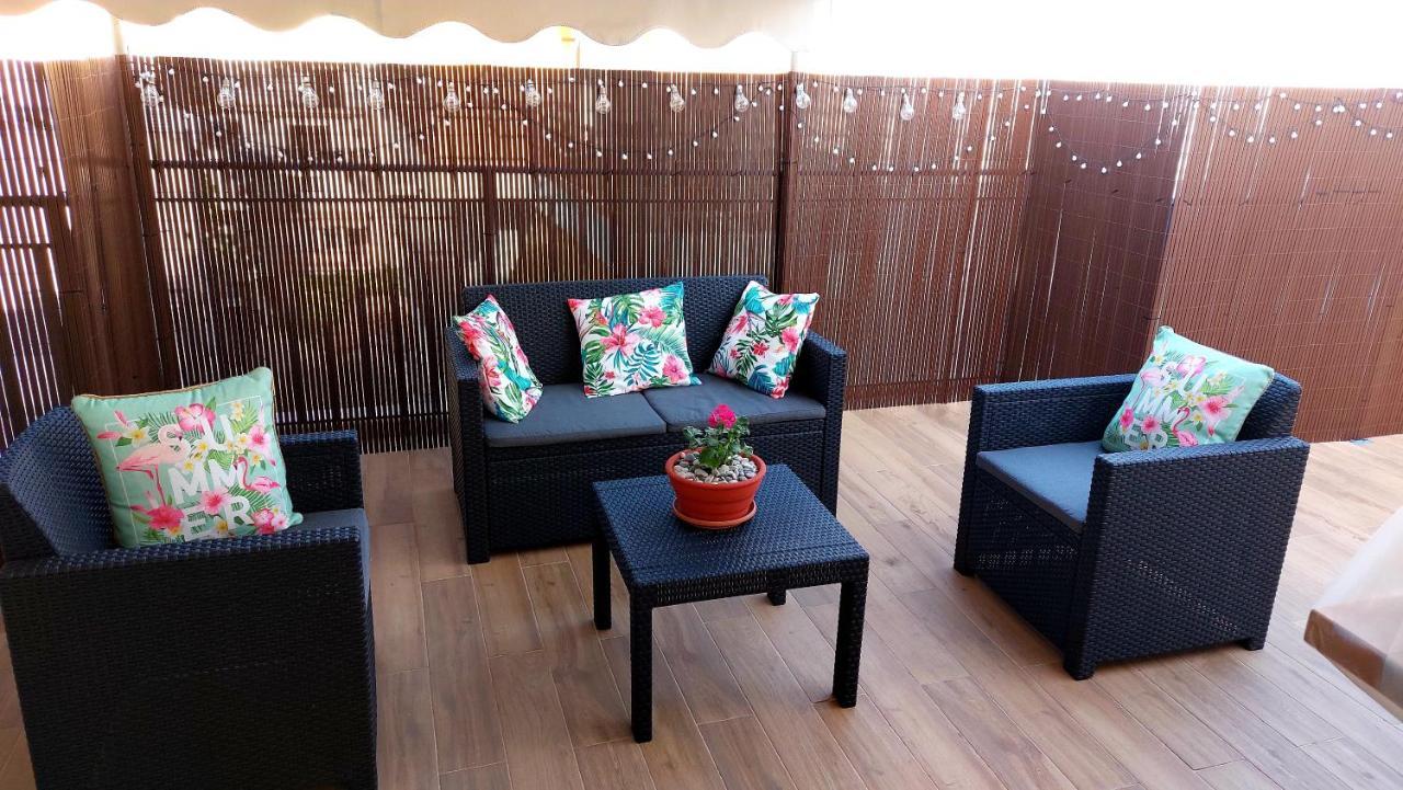 Central Apartment Near The Beach With Huge Private Terrace Loutráki Dış mekan fotoğraf