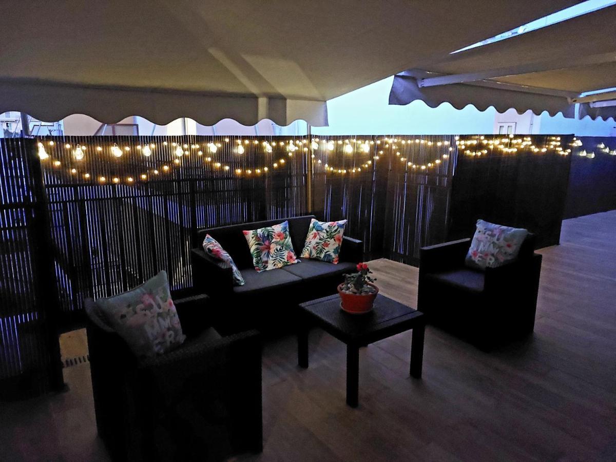 Central Apartment Near The Beach With Huge Private Terrace Loutráki Dış mekan fotoğraf