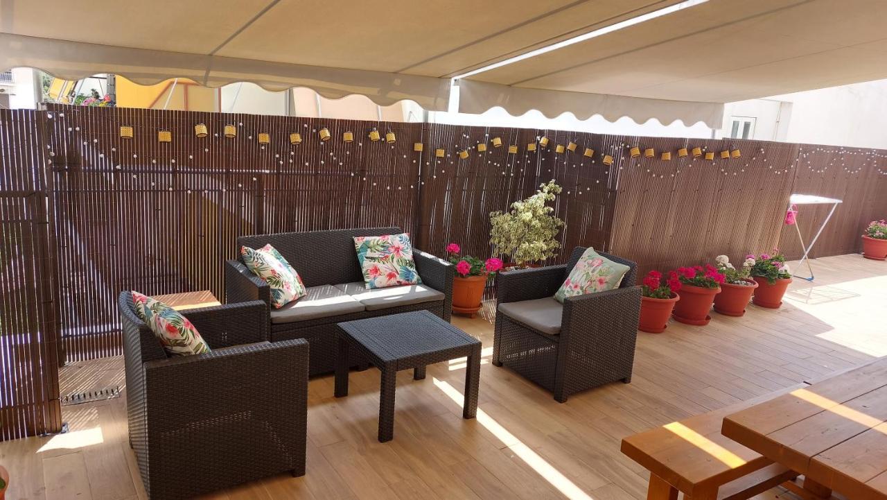 Central Apartment Near The Beach With Huge Private Terrace Loutráki Dış mekan fotoğraf