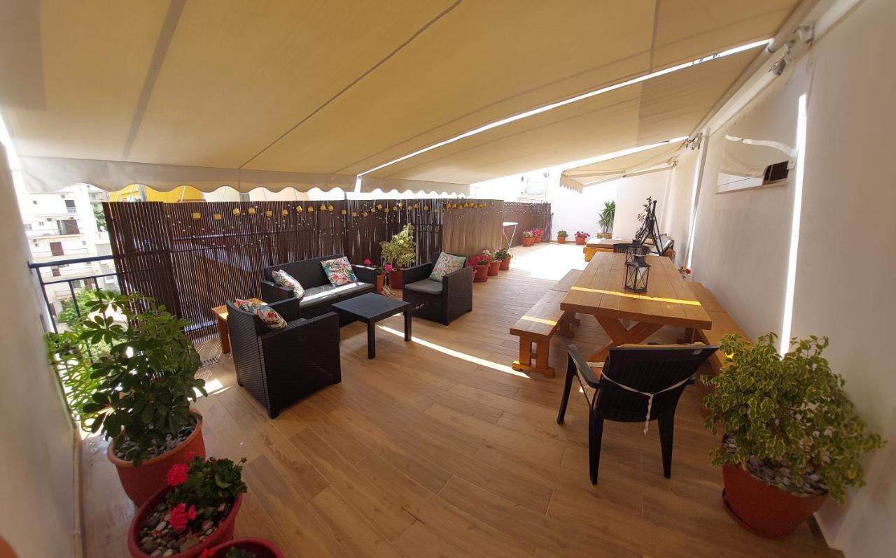 Central Apartment Near The Beach With Huge Private Terrace Loutráki Dış mekan fotoğraf